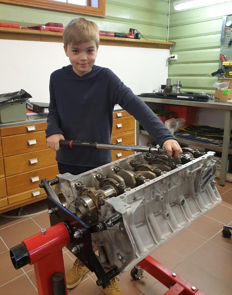 2019-01-26 10.18.00 Erik med momentnøkkelen for web sider..jpg